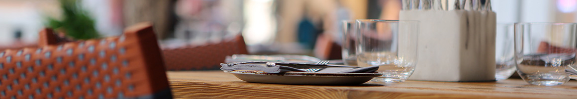 Eating Diner Cafe at Lonnie's | Roadhouse Café restaurant in Williston, ND.